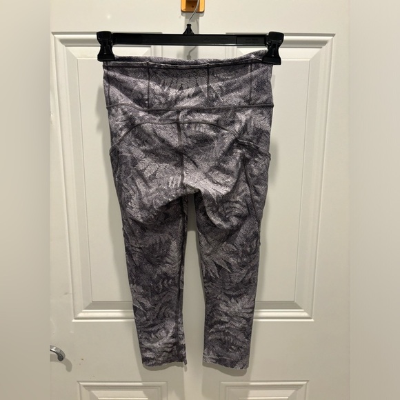 Lululemon Fast & Free Crop (19")
Kindred Spirit Alpine White Multi - Picture 5 of 6